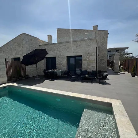 Exclusive New With Private Pool - 4br Villa *