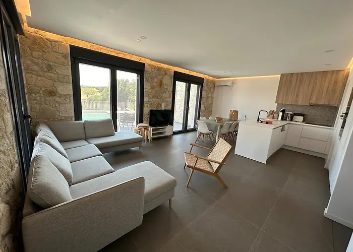 Exclusive New With Private Pool - 4br Villa *